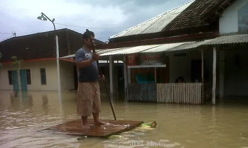 BANJIR SUKOHARJO : Terkena Banjir, Warga Jetis Enggan Mengungsi