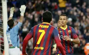 BARCELONA VS ELCHE, 4-0 : Hat-trick Alexis Sanchez Bawa El Barca Kembali ke Puncak