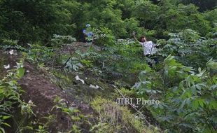 LONGSOR KLATEN : Longsor, Batu Sebesar Rumah Intai 15 Warga