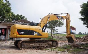 Tolak Pembangunan Tambak, Warga Bugel Hentikan Paksa Kegiatan Alat Berat