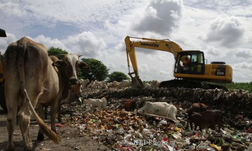 KEBAKARAN SAMPAH PUTRI CEMPO : Pemkot Solo Kewalahan Padamkan Api di Putri Cempo