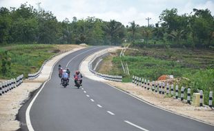 JALUR JALAN LINTAS SELATAN : Sosialisasi Menunggu DIY