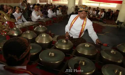  KONSER GAMELAN AKBAR : Blacius Subono dan Dedek Wahyudi Siap Bertanding dalam Konser Gamelan 