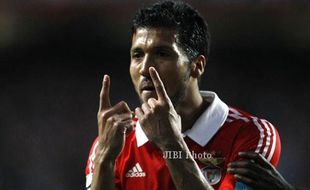 BURSA TRANSFER PEMAIN : MU Dapatkan Bek Benifica, Ezequiel Garay?