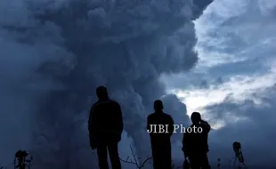 GUNUNG SINABUNG MELETUS : Korban Tewas Awan Panas Sinabung jadi 15 Orang