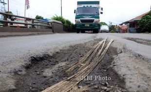 JALUR MUDIK LEBARAN : Pemkab Pekalongan Kebut Penambalan Jalan Alternatif