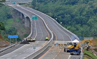 PEMBANGUNAN INFRASTRUKTUR : Presiden Jokowi Resmikan Tol Surabaya-Mojokerto Seksi IV