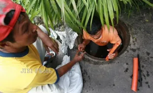 Kimpraswil Potong Kabel Pengganggu Saluran Air Limbah