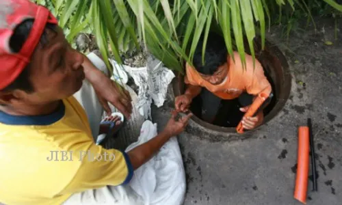 Kimpraswil Potong Kabel Pengganggu Saluran Air Limbah