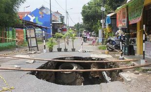 Rp70 Juta Perbaiki Kerusakan Jalan Babaran