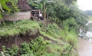 LONGSOR KLATEN : Tergerus Aliran Bengawan Solo, 4 Rumah Warga Digeser