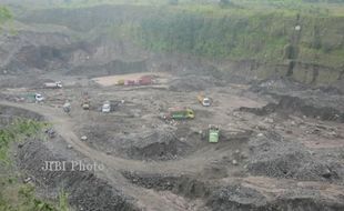 TAMBANG PASIR MERAPI : Dianggap Sepi Aparat, Alat Berat Tetap Beroperasi