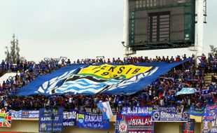 BABAK 8 BESAR IIC 2014 : Persib Bandung vs Persiram Rajaampat, Pantang Kender