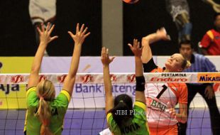 FOTO BSI PRO LIGA : Melakukan Spike 