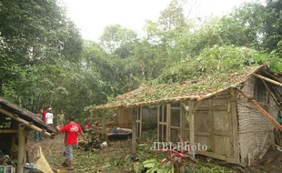 ANGIN KENCANG KLATEN : Puting Beliung Menerjang, 1 Rumah Warga Manisrenggo Nyaris Roboh