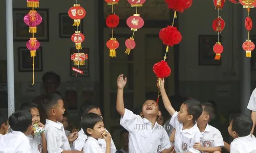 TAHUN BARU IMLEK 2014 : Mal di Solo Bagi-Bagi Angpao Mau?