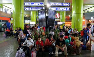 LEBARAN 2014 : Pemudik Masih Padati Stasiun Gambir