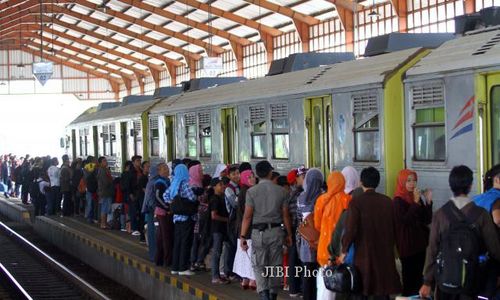 FOTO STASIUN PURWOSARI : Stasiun Purwosari untuk KA Kelas Ekonomi