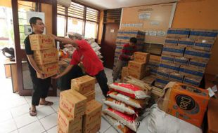 FOTO BANJIR JAKARTA : Bantuan Untuk Korban Banjir 