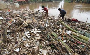 FOTO BANJIR JAKARTA : Sampah Jakarta