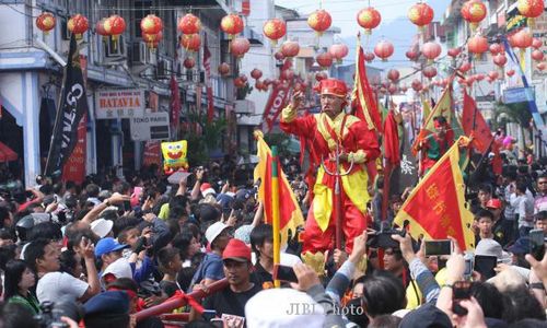 FOTO FESTIVAL CAP GO MEH :  Atraksi Tatung 