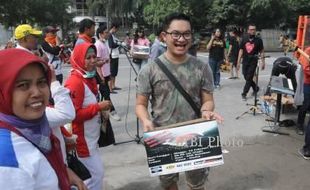 GUNUNG KELUD MELETUS : Komedian dan Musisi Solo Galang Dana   