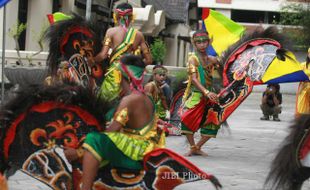 FOTO GELAR SENI SEPANJANG TAHUN : Kesenian Jatilan 