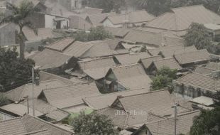 GUNUNG KELUD MELETUS : DIY Tanggap Darurat Selama 7 Hari