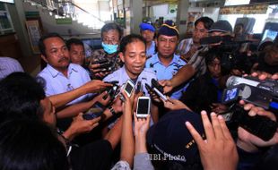  FOTO DAMPAK LETUSAN KELUD : Bandara Adi Sumarmo Beroperasi Kamis (20/2/2014) 