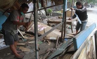 FOTO PEDAGANG BURUNG DEPOK :  Untuk Menjaga Ketertiban