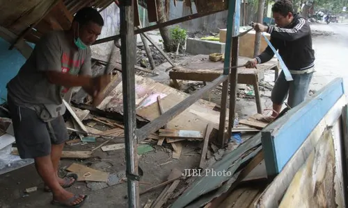 FOTO PEDAGANG BURUNG DEPOK :  Untuk Menjaga Ketertiban