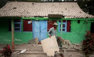 GUNUNG KELUD MELETUS : Kota Blitar Sebelah Selatan Kelud Tidak Hujan Abu