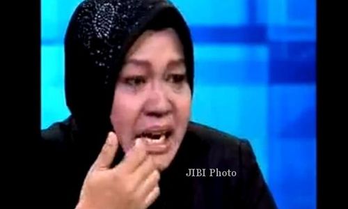 Terikat Sumpah, Risma Enggan Naik Tahta