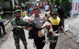 GUNUNG KELUD MELETUS : Gemuruh Soloraya, Kaca Bergetar Pintu Rumah Bergoyang