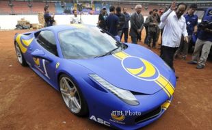 FOTO APEL SIAGA PERUBAHAN : Surya Paloh Datang Naik Ferrari