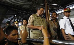 FOTO AGENDA PRESIDEN  : Rombongan SBY Transit di Balapan