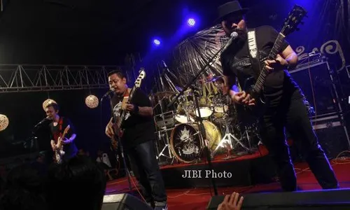 FOTO ALBUM BARU : Vega Antares Sambut Album The Mesial Trio