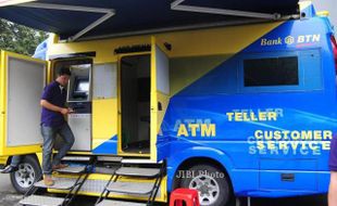 FOTO ATM MOBILE BANKING : BTN Lengkapi Diri dengan ATM Bergerak