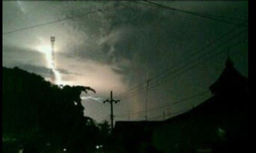 MISTERI GUNUNG KELUD : Awan Panas Kelud Mirip Wajah Manusia ?