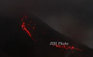 FOTO GUNUNG SINABUNG : Lava Pijar Gunung Sinabung