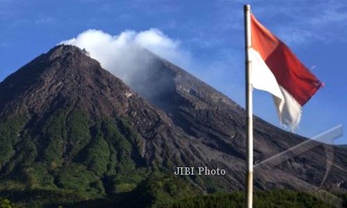 MERAPI AKTIF NORMAL : Jalur Pendakian Gunung Merapi Dibuka Lagi