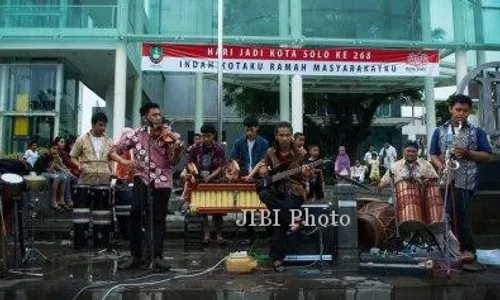 MUSIK ETNIK : Kemlaka Kemas Ragam Musik Nusantara dalam Wang Sinawang   