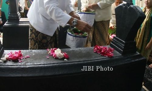 PEMILU 2014 : Kampanye, PKB Solo Ziarah ke Makam Kiai NU