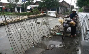 FOTO JEMBATAN GEMPOLSARI : Jebol Diterjang Banjir