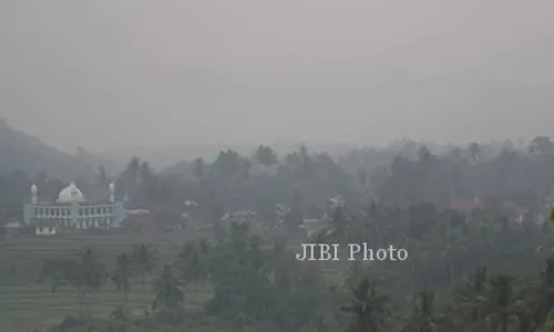 KEBAKARAN HUTAN SUMATRA : Satelit Deteksi 261 Titik Panas di Sumatra, Terbanyak di Riau