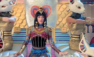 KONTROVERSI VIDEO KATY PERRY : Inilah Lirik Lagu Dark Horse, Mengandung Sihir?