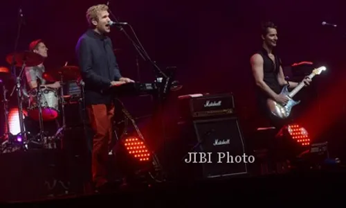 FOTO KONSER MLTR : Kelompok Musik MLTR Konser di Jakarta