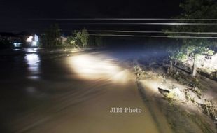 GUNUNG KELUD MELETUS : Jalur Kediri-Malang Ditutup Gara-Gara Lahar Dingin Kelud  