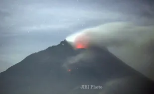 GUNUNG SINABUNG : Sinabung Awas! Warga Radius 7 Km Diungsikan