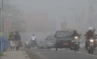 FOTO MADIUN BERKABUT : Kota Madiun Tertutup Kabut Tebal